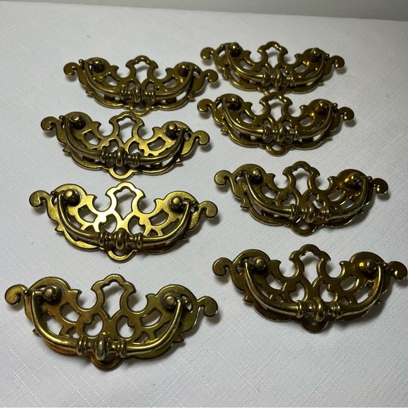 Vintage Draw Pull Handle made in Canada. Set of 8 small and 1 large. 16 screws - Picture 1 of 8